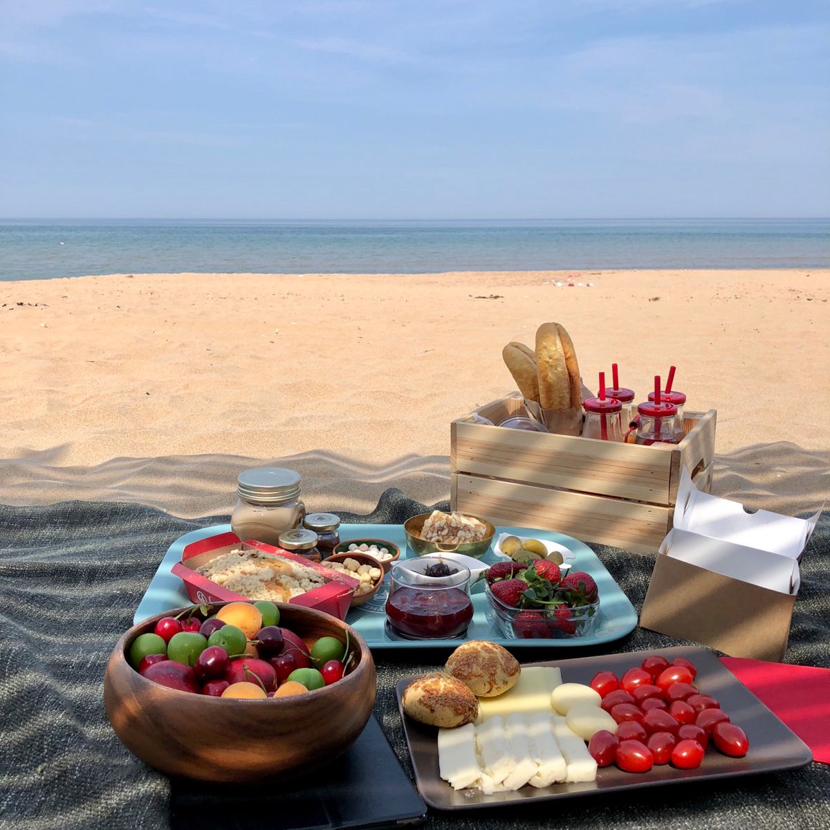 Beach Picnic Date Food Ideas