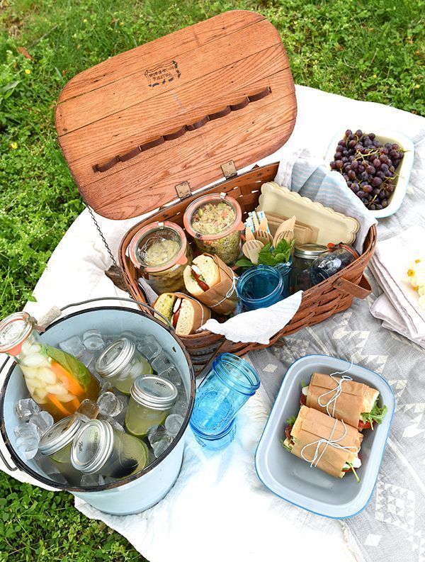 What To Bring For A Romantic Picnic