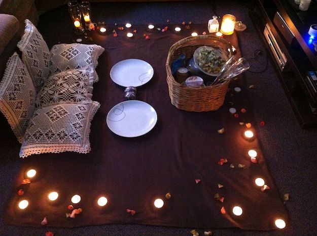 Romantic Indoor Picnic Ideas For Couples