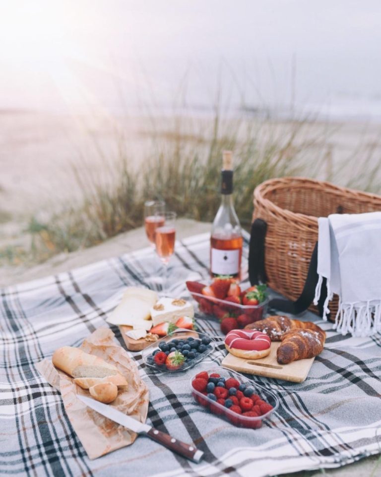 Snacks For A Picnic Date