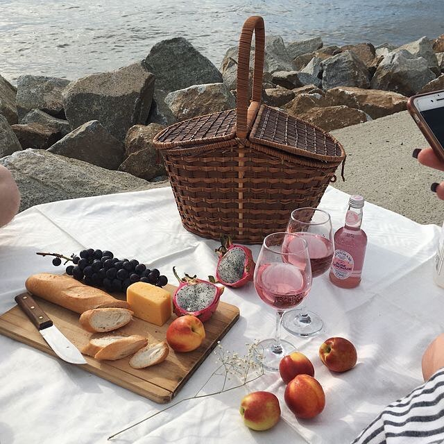 What To Do On A Romantic Picnic