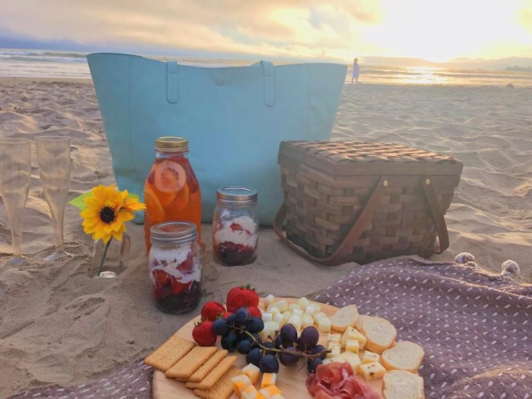 Beach Picnic Date Ideas