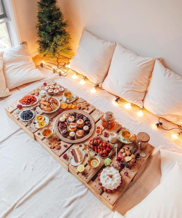 Romantic Indoor Picnic Ideas