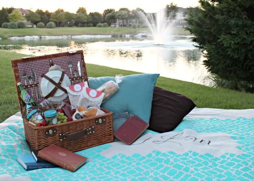 Cute Ideas For A Picnic Date