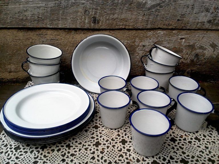 Picnic Dishes Set