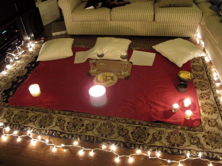 Romantic Indoor Picnic Ideas For Couples