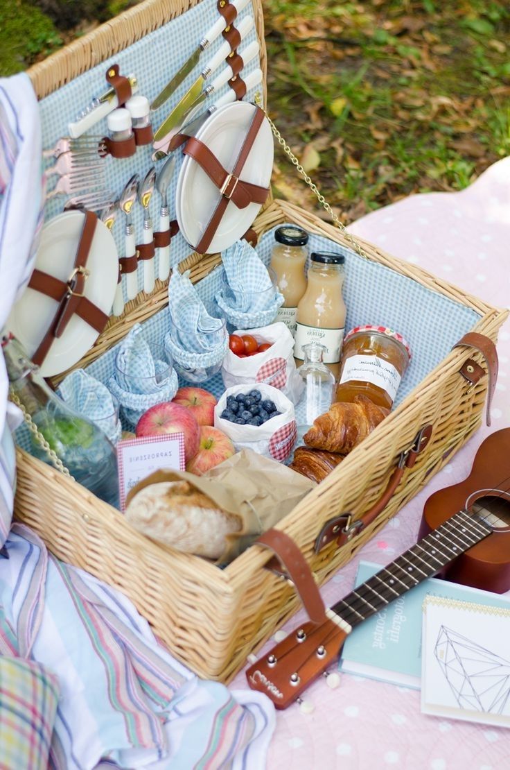 Cheap Romantic Picnic Ideas