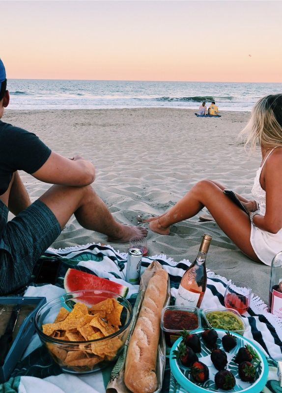 Picnic Date Ideas For Couples