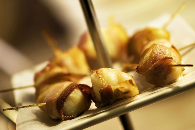 How Do You Cook Scallops Wrapped In Bacon